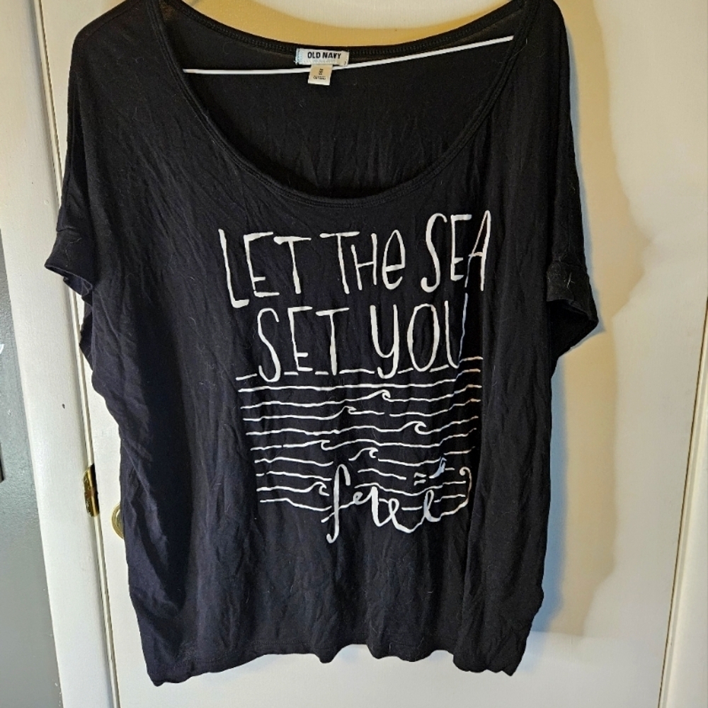 Old Navy Women's Size Medium Tee